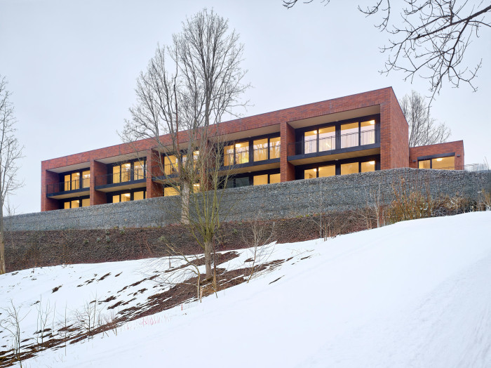 Domov asistovaného bydlení se nachází na okraji města Semily. (Dům sociální péče Tereza; Stempel Tesař architekti)