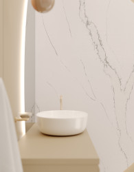 Přední výrobce tvrzeného kamene Technistone představuje novinky pro jaro 2023 se vzory inspirovanými mramorem: na obrázku dekor Calacatta Serchio