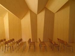 Localarchitecture & Danilo Mondada, Provizorní kaple pro diakonii v St. Loup (CH) - foto