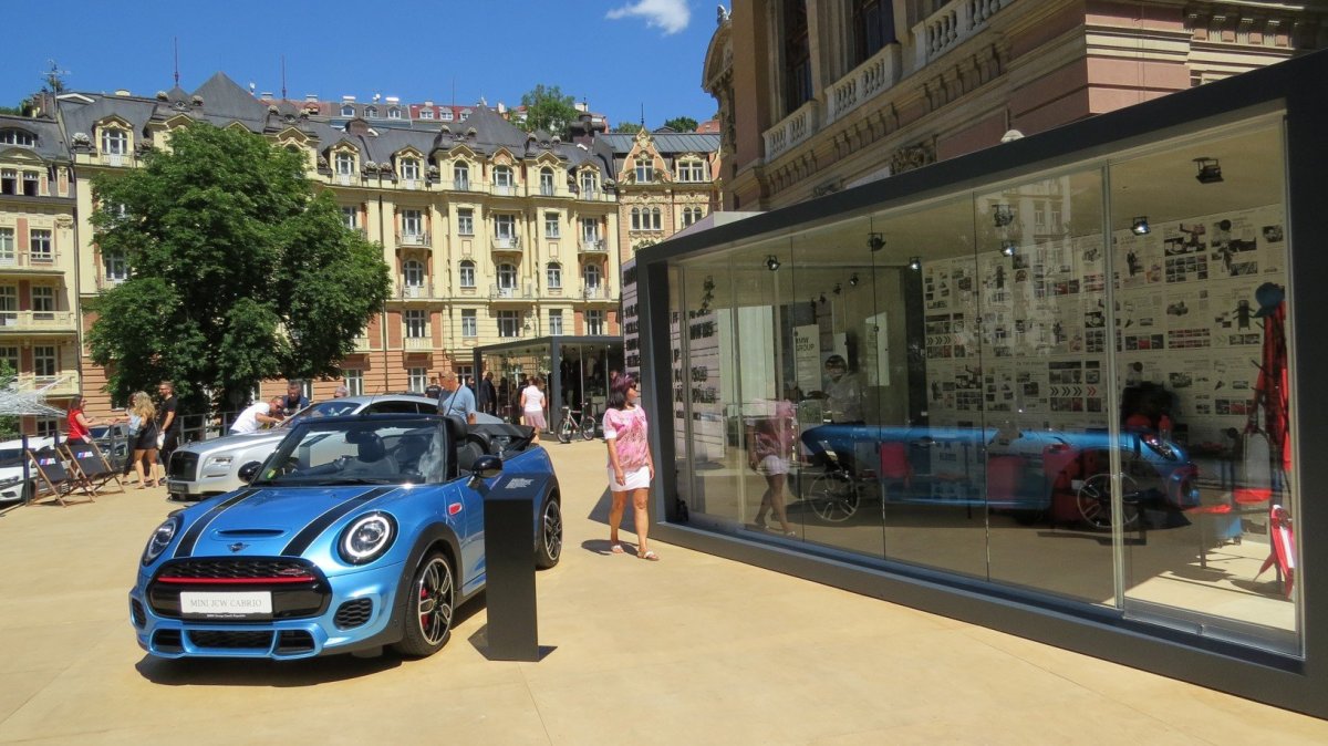 BMW na KVIFF, KOMA MODULAR.