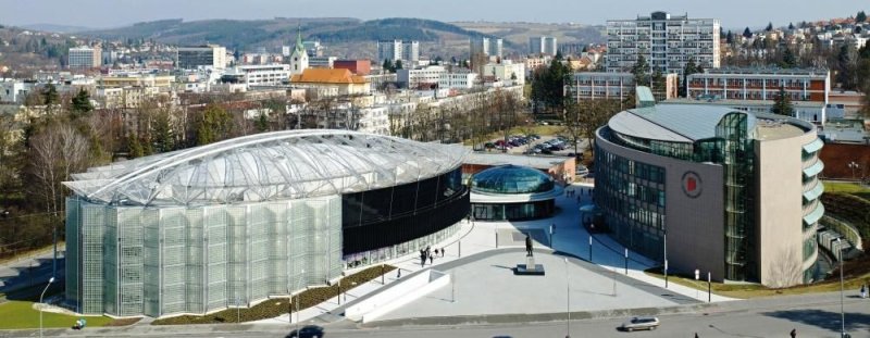 Zlínská rodačka Eva Jiřičná tady jako svoji první budovu zrealizovala Kongresové centrum