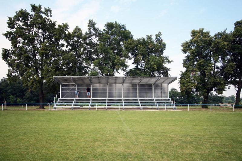 Tribuna fotbalového hřiště TJ Sokol Záryby / caraa.cz s.r.o. 