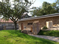 Dům v sadu, Radek Hadrbolec.