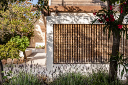 Zahrada a prvek mřížky (Farma Sa Taronja, Beef architekti)