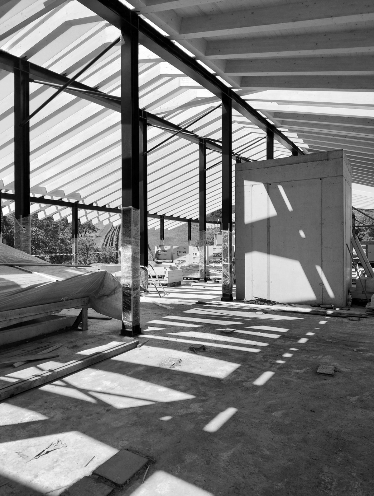 Fotografie z výstavby (ARTEVINI Resort & Winery u Velkých Pavlovic; znamení čtyř – architekti)