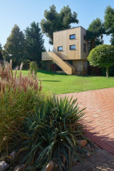 Dřevěný výměnek na Praze 4 od studia PRAJAGA