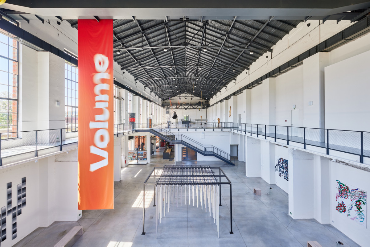 Objekt slouží jako galerie a je tu kolem 4 000 m² výstavních ploch. „Architektonické řešení klade důraz na funkčnost provozu a výtvarnou střídmost,“ píše architekt Ježek.