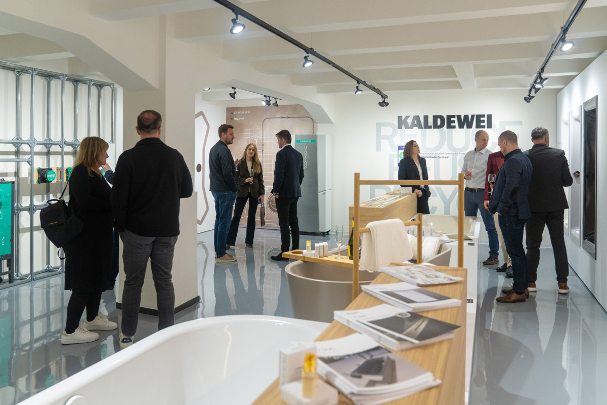 Nové koupelnové studio Hub in Bath v Karlíně vzniklo spojením čtyř výrobců sanitárních produktů.