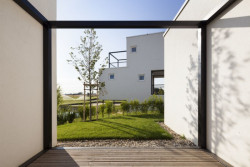 Obydlí v objetí golfu, 3x3,