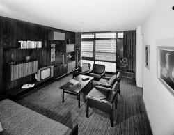 Interiéry bytů byly zařízené velmi moderním vybavením. Většina nábytku byla vestavěná a vyrobena projektu přímo na míru.