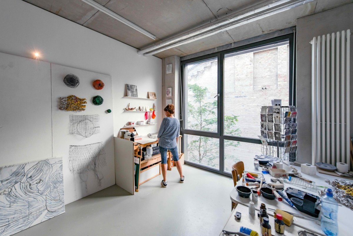 Pronajímatelné jednotky v novostavbě areálu Wagenhalle jsou vhodné pro malíře, grafiky a mediální tvůrce. (ATELIER BRÜCKNER, Wagenhallen ve Stuttgartu)