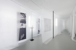 Fotografie z výstavy LET IT BECOME WHAT IT NEEDS TO BE od TAELON7