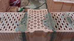 Spojení styčné spáry bez zámku