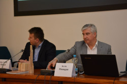 Kevin Flanagan na přednášce o dřevěných výškových budovách na MZe