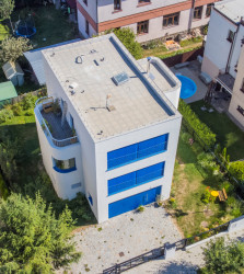 Rodinný dům s knihovnou v Českých Budějovicích od studia +arch