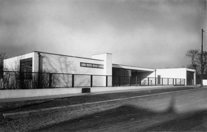 Vila Tugenhat v Brně, historická fotografie  historická fotografie původního stavu z roku 1931, severní průčelí – foto