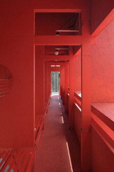 Červený pavilon pro londýnský Festival architektury od TAKA Architects