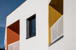 ateliér POVĚTROŇ, Řadové domy Fričova – foto