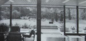 Zdeněk Kuna: Československý zastupitelský úřad, Milán, 1971 až 1976, pohled do dobového interiéru. Zdeněk Kuna: Československý zastupitelský úřad, Milán, 1971 až 1976, dobová fotografie.
