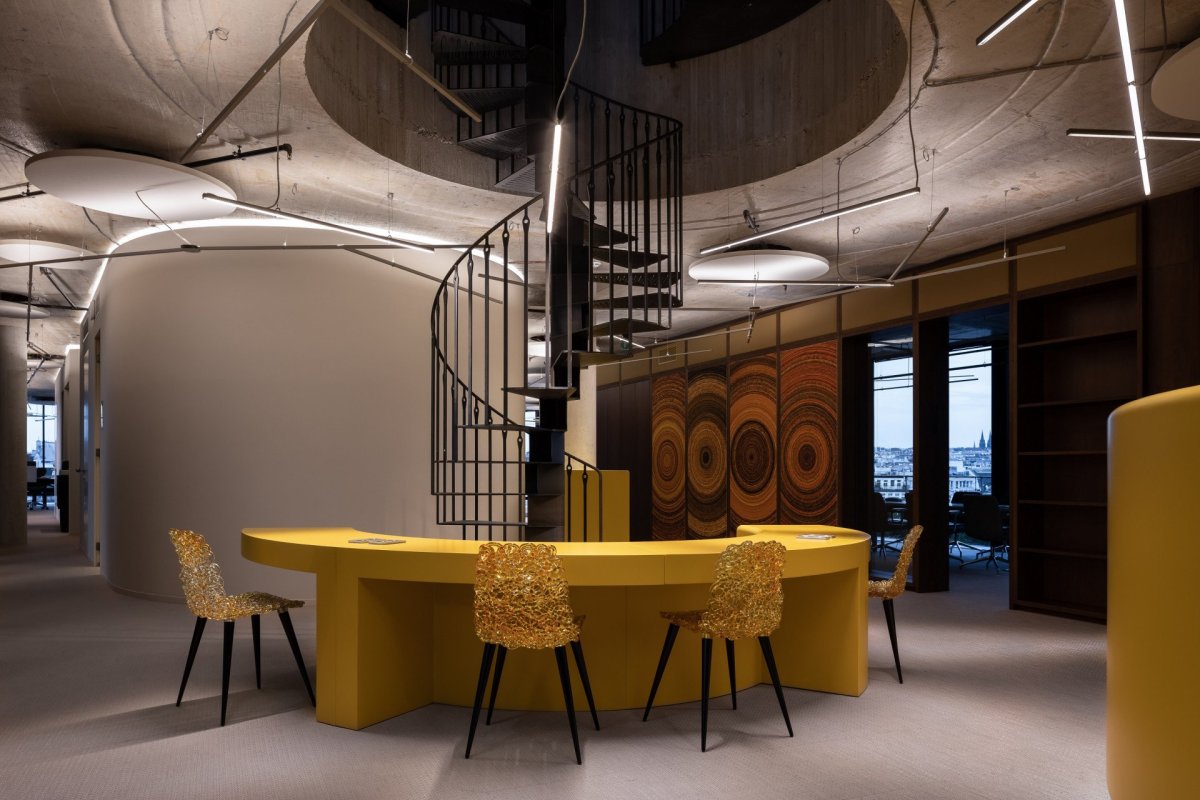 Interiér osmého podlaží Drnu od Studio acht a Vos Interieur