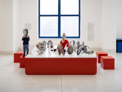 V ATLASu vás nebudou nesledovat orlí zraky kustodů a kustodek. Vystavují se zde totiž díla autorů a autorek, kteří vytvářejí díla interaktivní, určená k dotýkání. (ATLAS, No Architects)