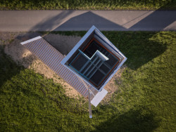 Cíle cest je projekt města Litomyšl. Jsou to drobné intervence do krajiny od architektů. (Rozhledna na Litomyšl, atelier-r)