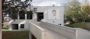 Mjölk architekti proměnili chátrající menzu v Ústí nad Labem na Dům umění