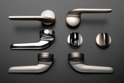 Kování UP&DOWN v povrchové úpravě matný nikl, lesklý chrom, titan chrom mat, design Hermann&Coufal