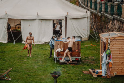 22. března zavítá do Hradce Králové několika desítek veřejných, klubových, soukromých i pop-up pojízdných saun. Oslaví tak výročí 800 let od první písemné zmínky o městě.