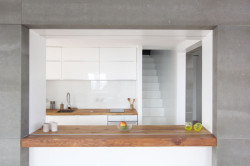 Marek Svoboda, Podkrovní byt Praha 7, bar a schody - foto