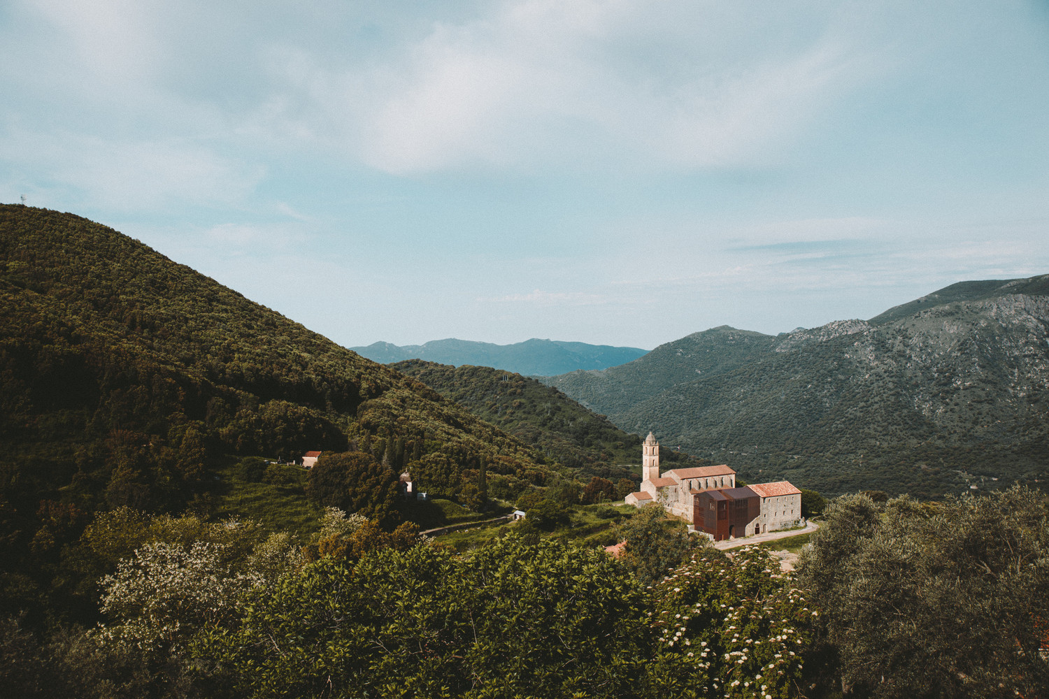 Vesnice leží v jižní části Korsiky a je proslulá pěstováním oliv.
