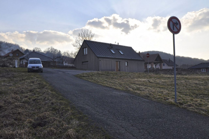 Architektonické studio Markéta Bromová, Rodinný dům Jiřetín pod Jedlovou, pohled jižní a západní – foto