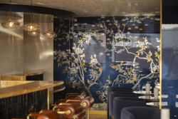 Bar Golden Eye - nachází se v nejvyšším patře hotelu