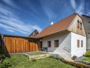 Vzhledem k vizi navrátit domu původní historickou tvář si architekt mohl bez problému potřást rukou s památkáři. (Rekonstrukce staré chalupy, Vladimír Balda)