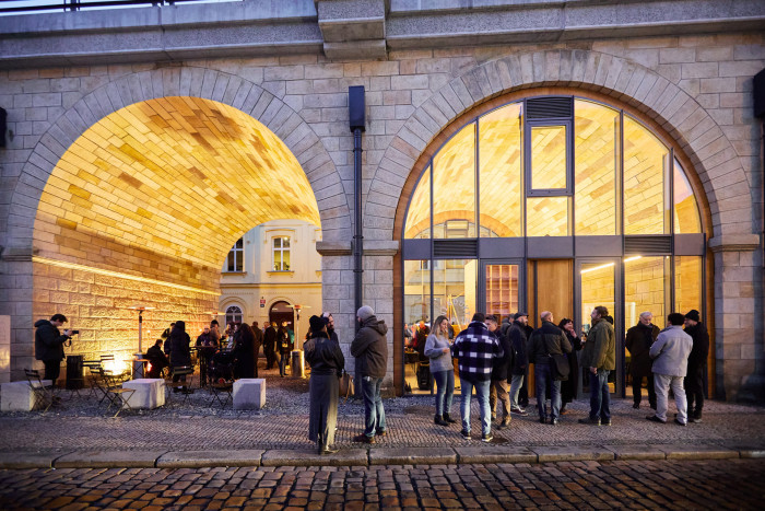 Oblouk číslo 36 pod Negrelliho viaduktem. Nyní "zobytněný."