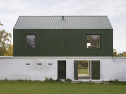 Dům od studia NORRØN - pokus definovat "typicky dánský dům".