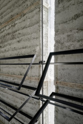 Uvnitř věže (věž v Chamsu, Bolthauser Architekten a další)