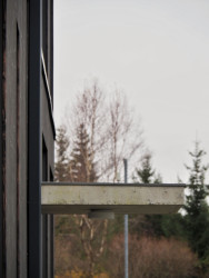 Krytý vstup do domu (Bytový dům Krušec, monom)