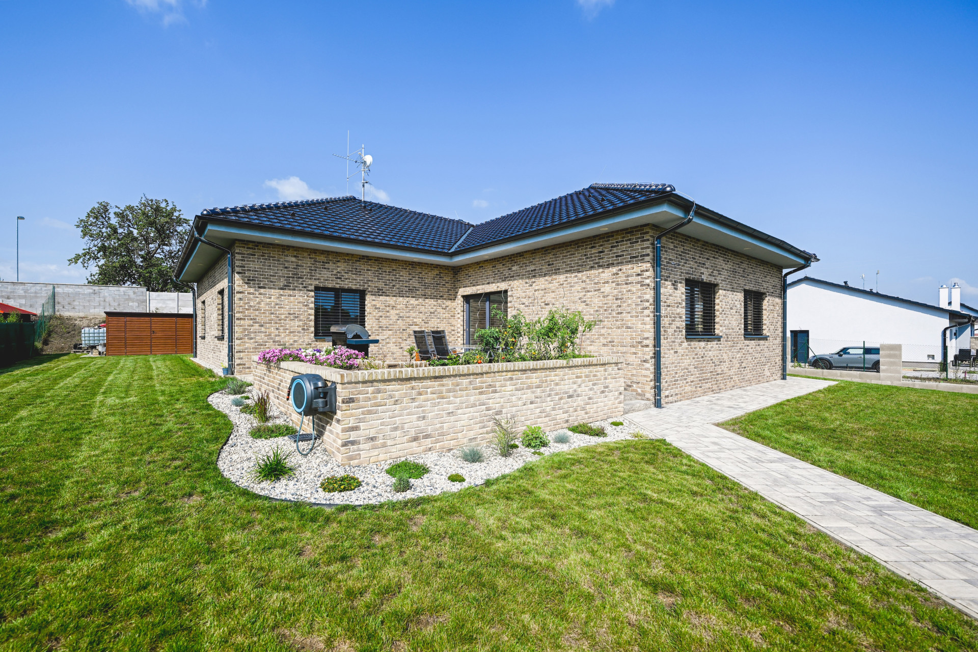 Cihla jako tradiční stavební materiál vyniká svou životností, ekonomičností a energetickou efektivitou.