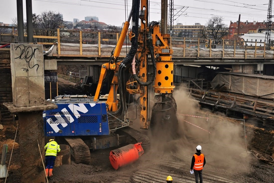 Velkoprůměrové vrtání rotačně náběrovou technologií v pracovním procesu