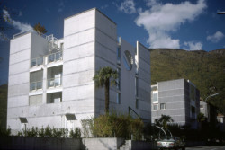 Mezi lety 1985-86 si poblíž centra města Galfetti navrhl vlastní rodinný dům nazývaný Casa Bianca e Nera (Bílý a černý dům) - podle barevnosti jeho dvou částí.