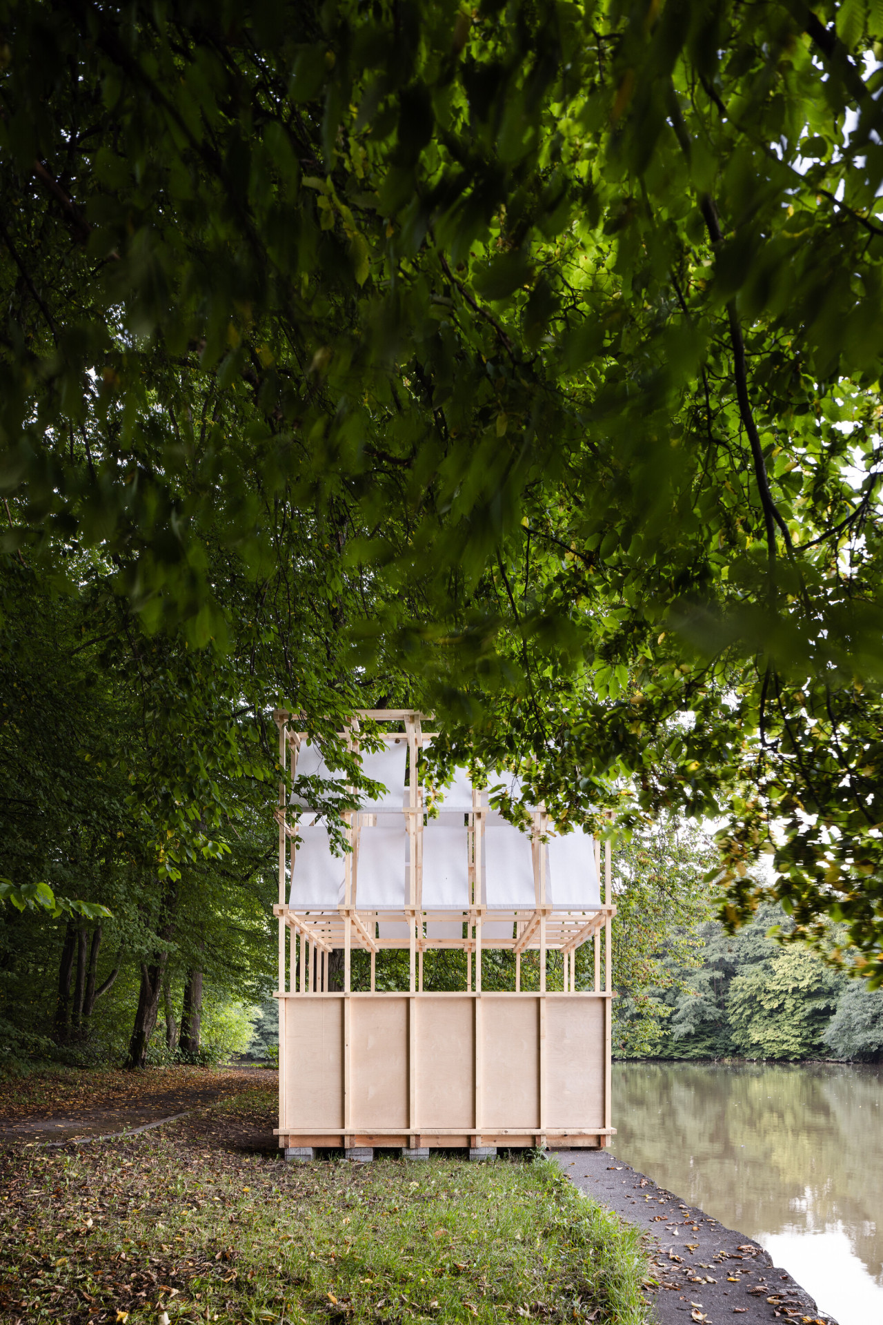 Tea house Pavilion, GRAU Architects: Pavilon se rozkládá na půdorysném rozměru 3×3 metry