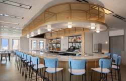 Administrativní brutalistickou budovu v americkém New Haven proměnili architekti ze studia Becker + Becker na luxusní hotel Marcel