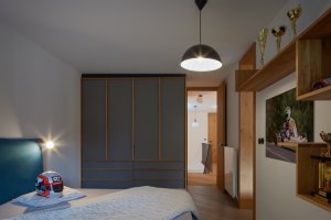 Interiéry vily v Klánovicích, KURZ architects: Vybavení je navržené na míru a vyrobené truhlářem.
