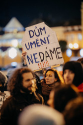 Město České Budějovice ruší plány na rekonstrukci Domu umění. To vyvolalo nesouhlas veřejnosti i odborníků. 