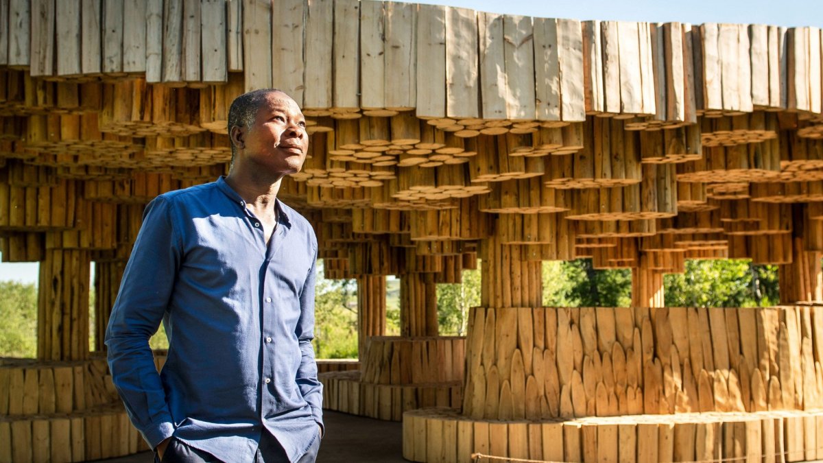Pritzkerovu cenu pro rok 2022 získal africký architekt Francis Kéré