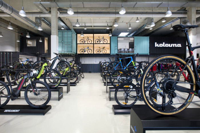 Kontejnerová stěna prodejny Kolovna, Hast Retail.