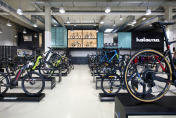 Kontejnerová stěna prodejny Kolovna, Hast Retail.