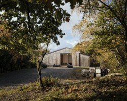 Stodola proměněná v sochařský ateliér od architekta Thomase Randall-Page