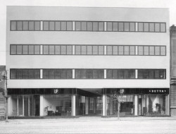 Obchodní palác Spojených UP závodů v Bratislavě, postavený podle návrhu architekta Jana Víška (1928–1929), zdroj: Muzeum města Brna